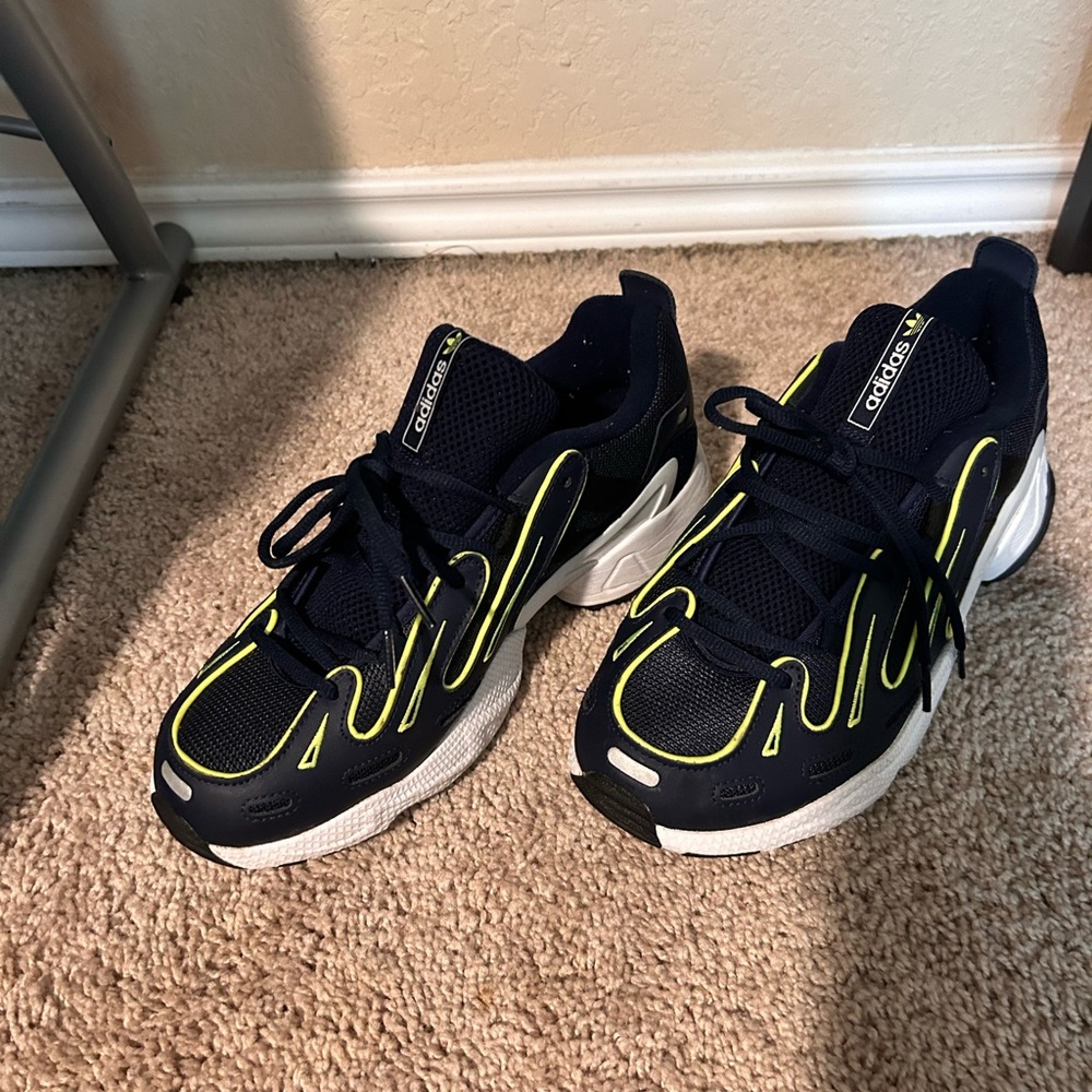 Adidas everyday sneakers